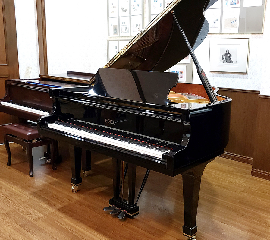 ファツィオリ(Fazioli)ピアノ3