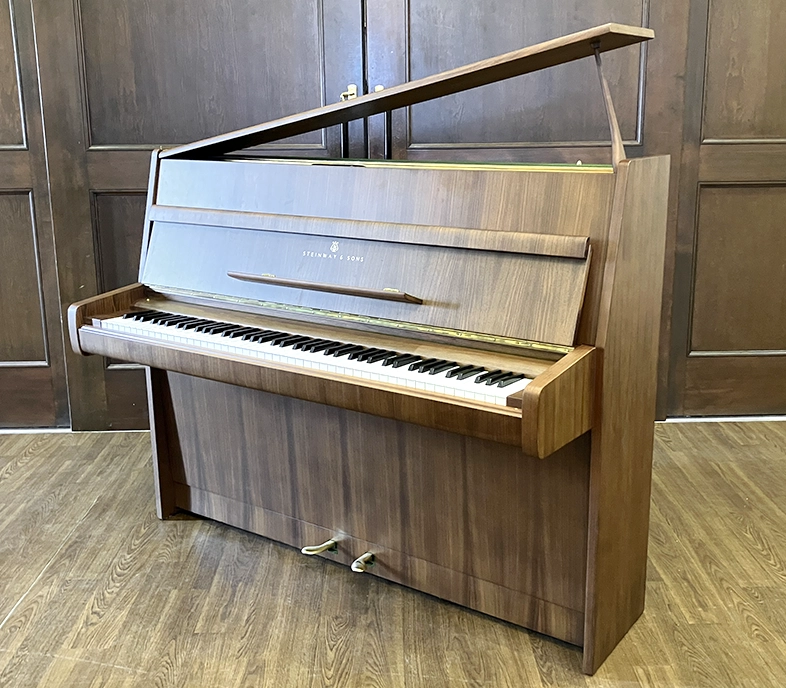 スタインウェイ Z-114