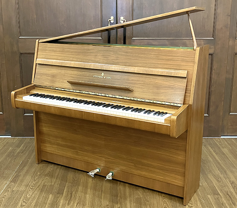 スタインウェイ Z-114